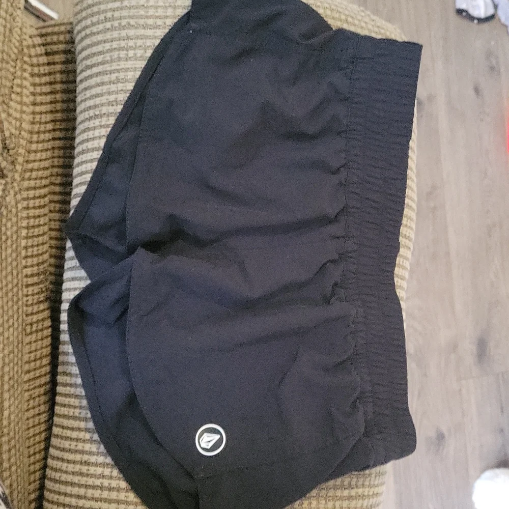EUC VOLCOM Black shorts